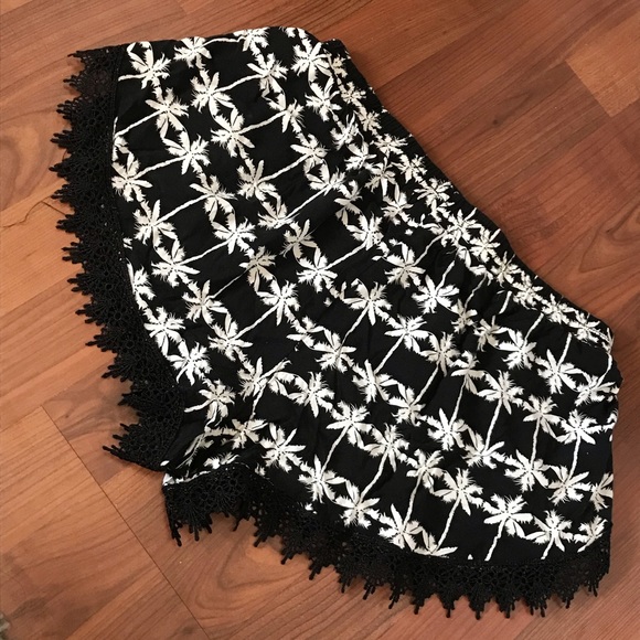 Palm tree shorts - Picture 2 of 4